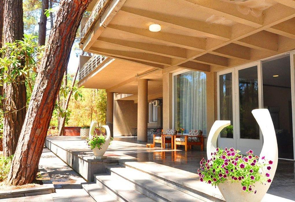 Gosdacha Ldzaa Hotel Lidzava Exterior photo
